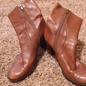 Gianni Bini brown leather boots Size 9